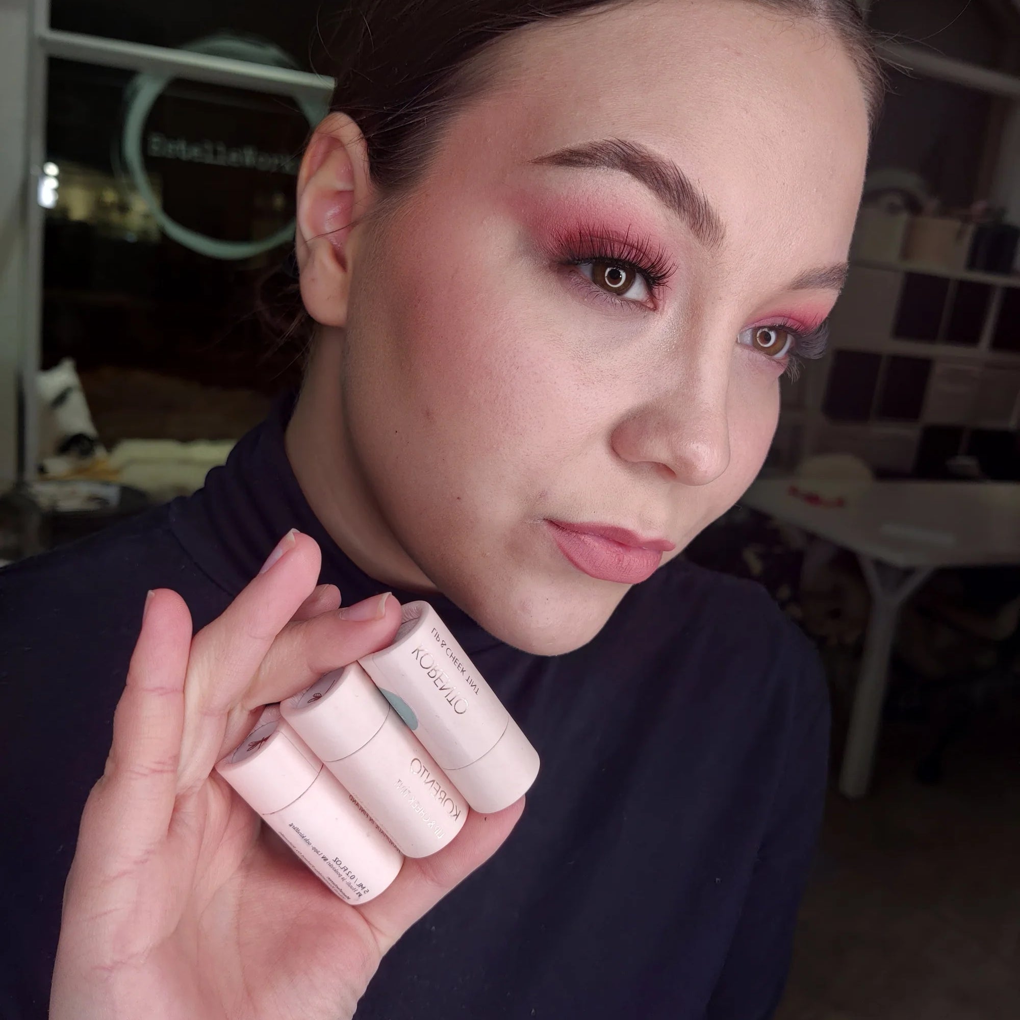 Kaksi vinkkiä miten tehdä kaunis ja heleä meikkipohja