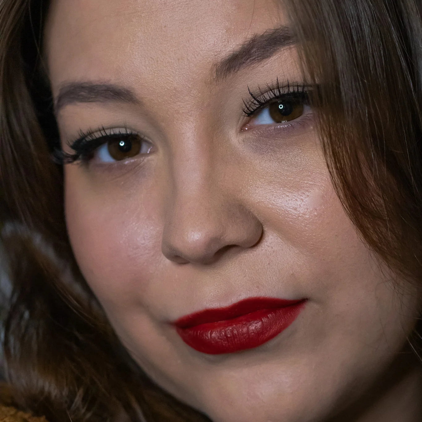 Katso miten teet pitkäkestoisen silmä- ja huulimeikin